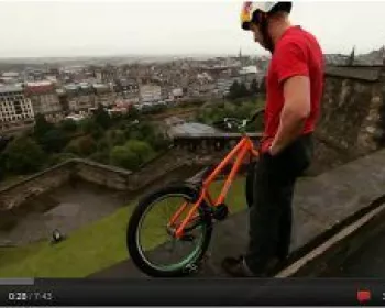 Danny MacAskil e sua bike biônica em Edinburgo, Irlanda