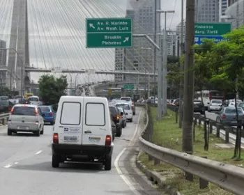 Motos serão proibidas na pista expressa da Marginal Pinheiros em São Paulo