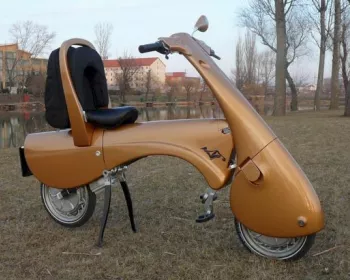 Empresa húngara cria scooter elétrico dobrável