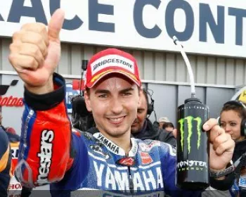 MotoGP™: Lorenzo bate Márquez em final eletrizante