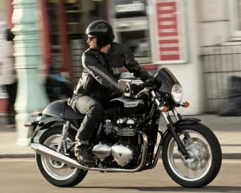 Triumph apresenta sete novas motos