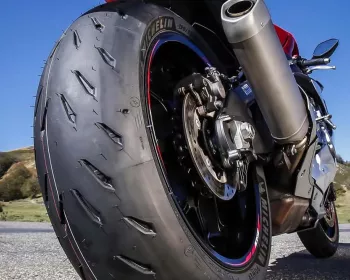 Michelin lança novo pneu para motos esportivas