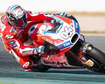 Dovizioso vence em Barcelona e coloca Ducati na briga