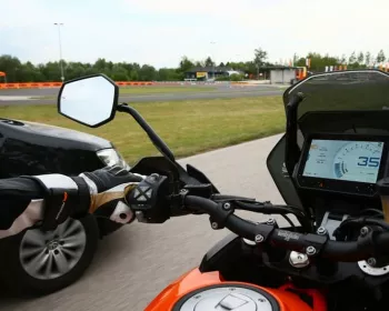 KTM mostra novos dispositivos para segurança de motos