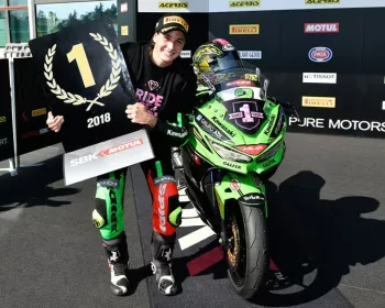 Ana Carrasco e Ninja 400 conquistam Mundial de 300cc