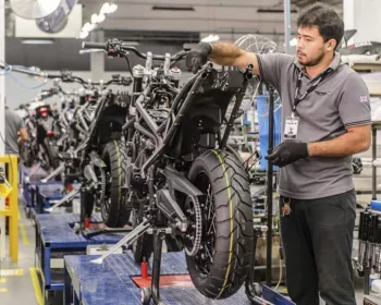 Triumph produz uma moto a cada 13 minutos no Brasil