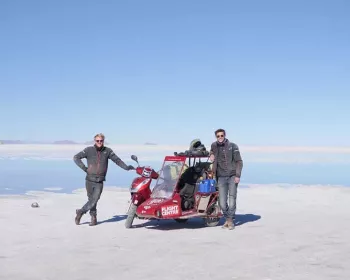 Volta ao mundo de moto: viagem de scooter vai ao Guinness
