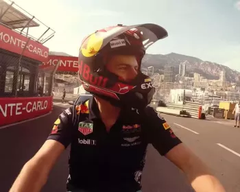 Max Verstappen de scooter, uma volta pelo GP de Mônaco