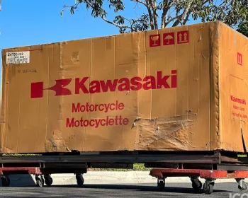 Kawasaki raríssima (e na caixa!) vai a leilão… por bela grana