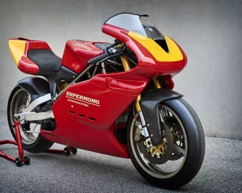 Ícone dos anos 1990 parece inspirar nova moto da Ducati