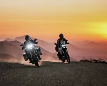 Viagem de moto em país pouco conhecido gera imagens incríveis!