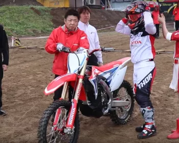 Vídeo: veja primeira moto elétrica da Honda para MX na pista