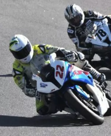 Estreando as novas Kawasaki ZX 10R, Alan Douglas e Pierre Chofard vão queimar o asfalto de Jacarepaguá na última etapa do Moto 1000 GP