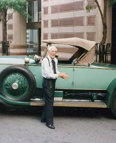 Homem dirige o mesmo carro por 77 anos