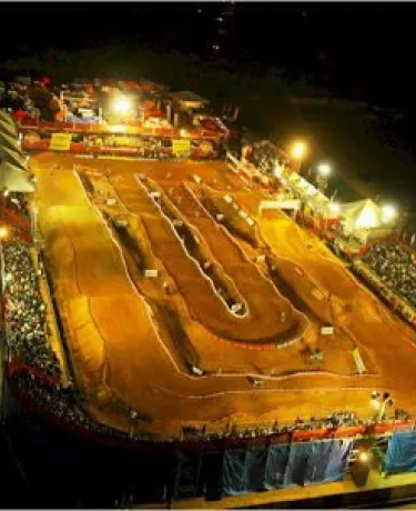 Curitiba abre a temporada 2012 do Arena Cross