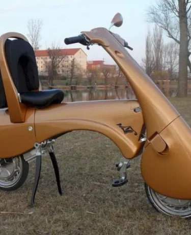 Empresa húngara cria scooter elétrico dobrável