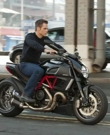 Ducati Diavel está nas telas do cinema