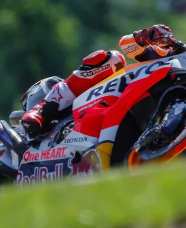 MotoGP: Marquez acerta a estratégia e vence em Brno