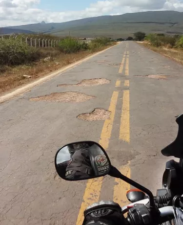 Afinal, por que o asfalto no Brasil é tão ruim?
