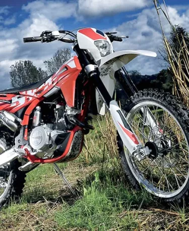 SWM revela preços de suas motos no Brasil