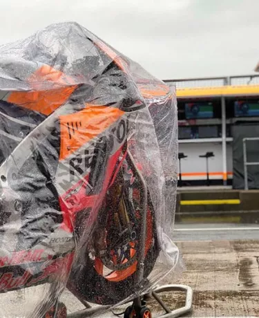 Chuva e asfalto ruim cancelam MotoGP em Silverstone