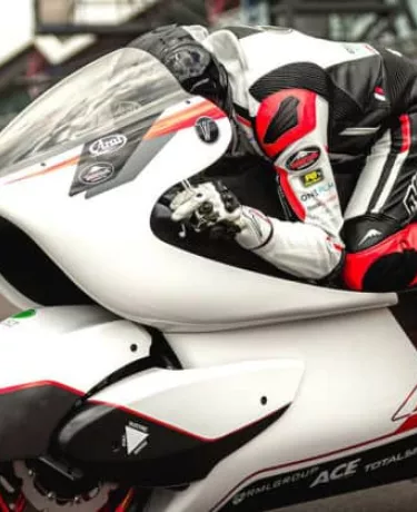 Vídeo: moto elétrica quer superar 400 km/h de top speed