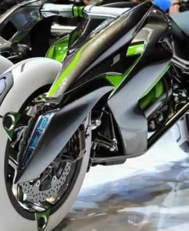 Kawasaki trabalha em nova moto de 3 rodas
