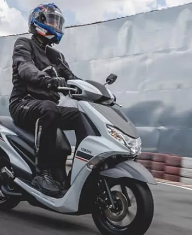 Novo scooter 125: Yamaha ataca com o bem equipado Fluo
