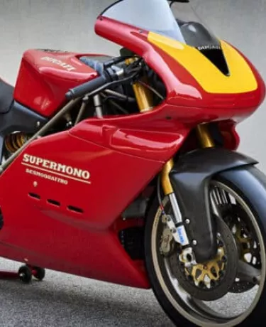 Ícone dos anos 1990 parece inspirar nova moto da Ducati