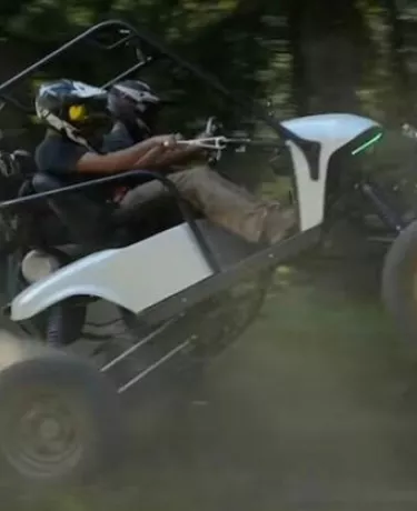 Insano: como seria um carrinho de golf com motor de Yamaha R1?