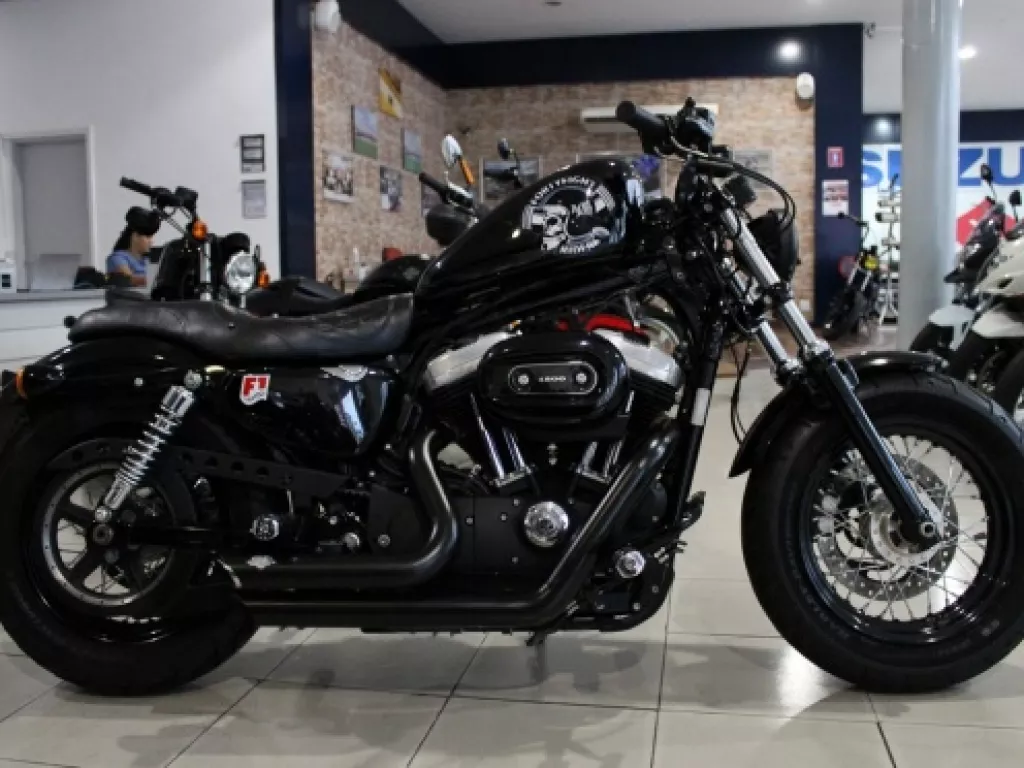 Imagens anúncio Harley-Davidson Sportster 1200 Forty Eight