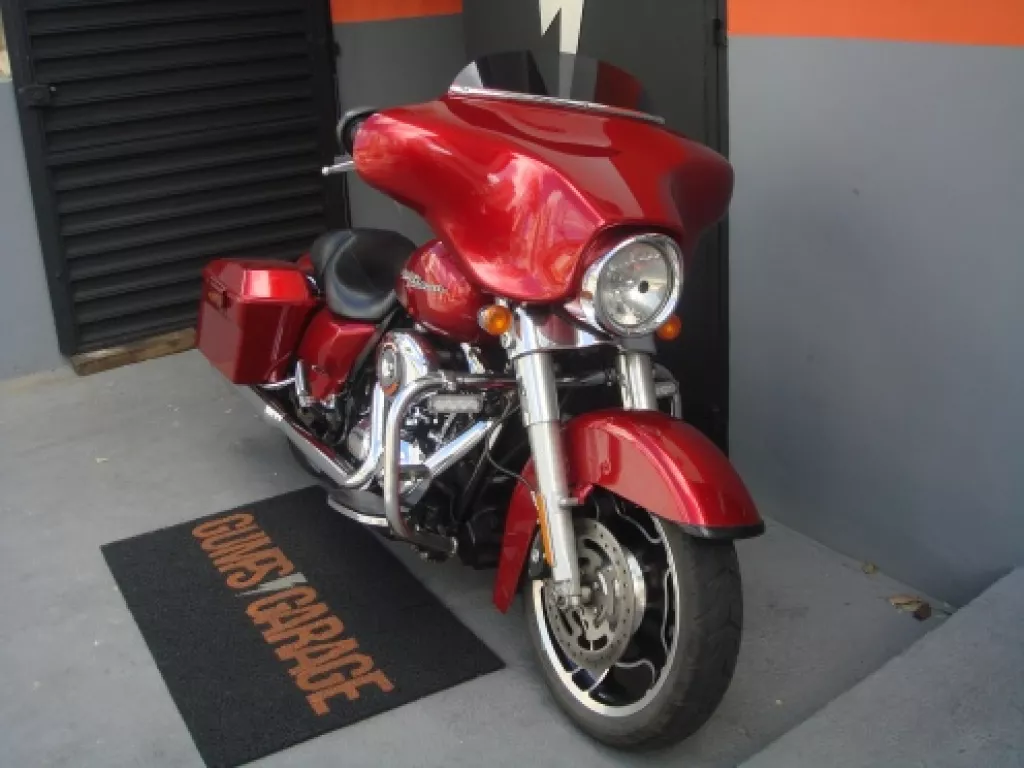 Imagens anúncio Harley-Davidson Street Glide Street Glide