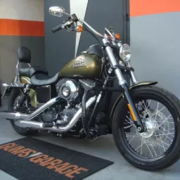 Imagens anúncio Harley-Davidson Dyna Street Bob
