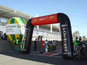 Foto: Visibilidade para os patrocinadores em diversos pontos do Autódromo