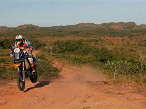 Foto: Cyril Despres disputa o Rally Internacional dos Sertões entre as motos