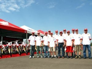 Honda apresenta time para temporada 2007