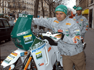 Foto: moto de Paris Dakar é alta