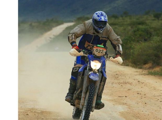 Foto: Yamaha XT660R com Roidman Maldonado