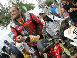 Zé Hélio wins the Sertões Rally in the bikes and double pack for Volkaswagen in the cars
