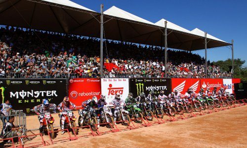 Largada da categoria MX2 no Honda GP Brasil de Motocross 2011, em Indaiatuba (SP)