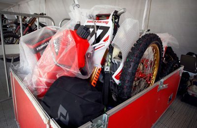 A Honda World Motocross team está de malas prontas