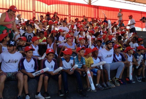 Crianças da Rede Municipal de Bertioga conhecem pilotos do Arena Cross - imagem de divulgação
