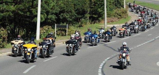 O desfile de motos é uma das principais atrações do evento