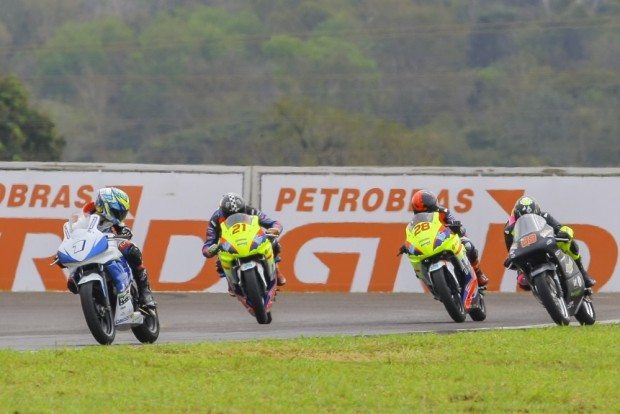 A GPR 250, categoria de formação de pilotos do Brasileiro de Motovelocidade, foi criada na temporada de 2013 -  foto: Rodrigo Ruiz