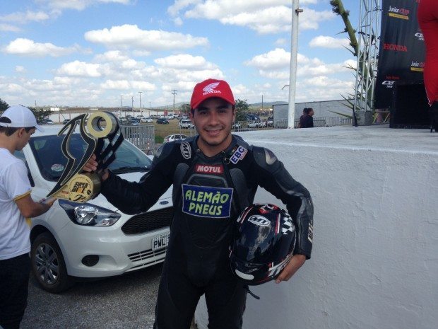 Lucas Dezeró venceu a CBR 500R em Caruaru - divulgação