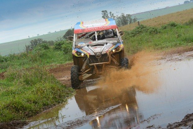 Rodrigo Varela acelera no Brasileiro de Rally Baja - foto: Doni Castilho
