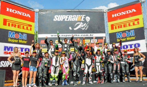 O SuperBike Brasil  promove corrida só com mulheres para divulgar o esporte e aproximar as mulheres das pistas - foto: Ricardo Santos