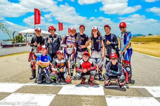 Pilotos da categoria Junior Cup na etapa especial em Caruaru (PE) - foto: Marcos M. Camona