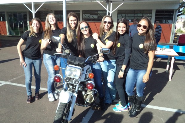 Agentes da Polícia Militar paranaense deram as boas vindas aos motociclistas - foto: Mário Figueredo
