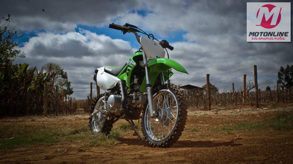 TESTE KAWASAKI KLX 450R: a moto que encara todo tipo de trilha